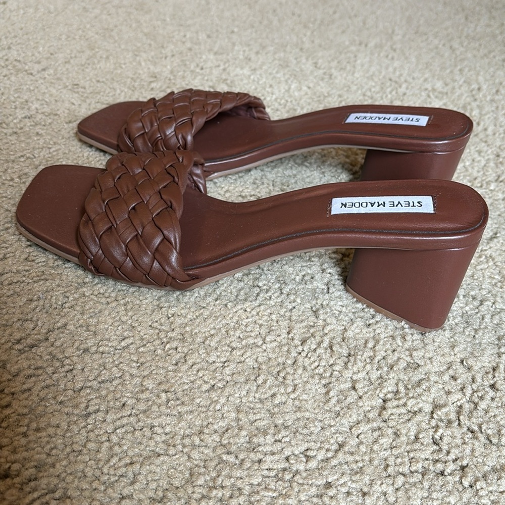 Steve Madden - Picture 2 of 3